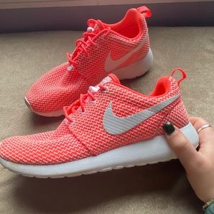 Nike Roshe Sneakers Pink